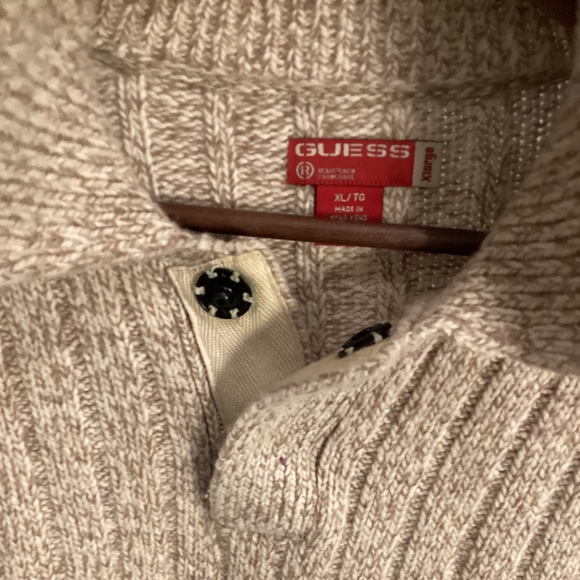 Mens Guess Button pull over - Picture 2 of 2